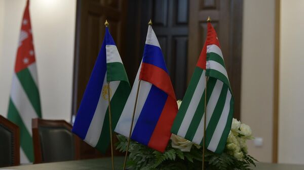 Флаги Абхазии России и Башкортостана - Sputnik Абхазия