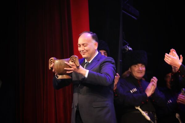 Министр культуры Абхазии Даур Кове удостоился ордена Почета. - Sputnik Абхазия