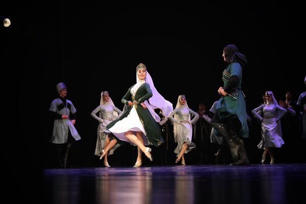 На протяжении двух дней зрители знакомились с театральным, песенным и танцевальным искусством республики. - Sputnik Абхазия