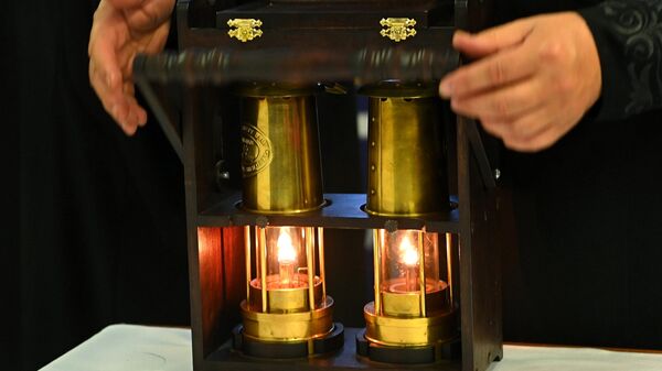 Встреча Благодатного огня в аэропорту Внуково-3 - Sputnik Аҧсны