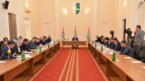 Главы городов и районов отчитались президенту о своей работе - Sputnik Абхазия