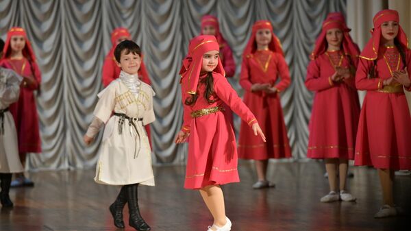 Конкурс детско-юношеских танцевальных ансамблей Адзыхь–2023 открылся в Сухуме  - Sputnik Абхазия