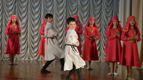 Конкурс детско-юношеских танцевальных ансамблей Адзыхь–2023 открылся в Сухуме  - Sputnik Аҧсны