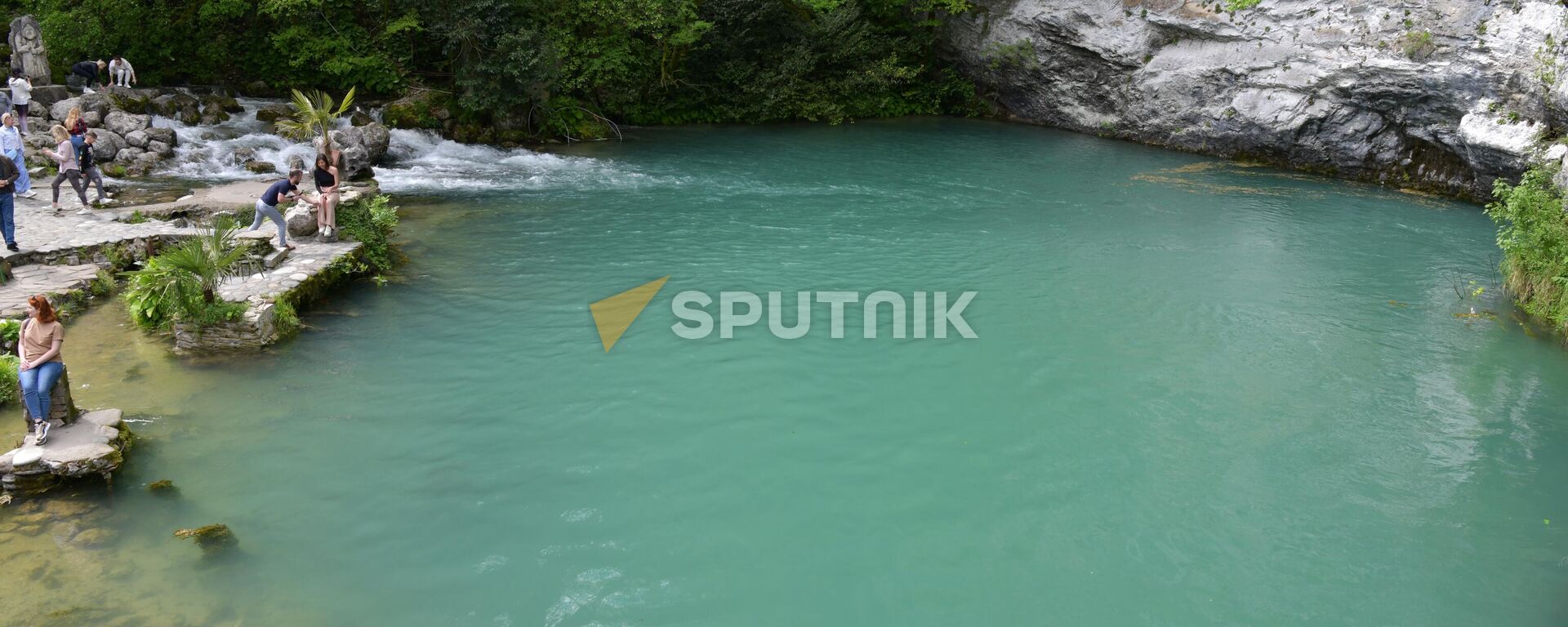 Голубое озеро в Рицинском национальном парке  - Sputnik Абхазия, 1920, 09.06.2023