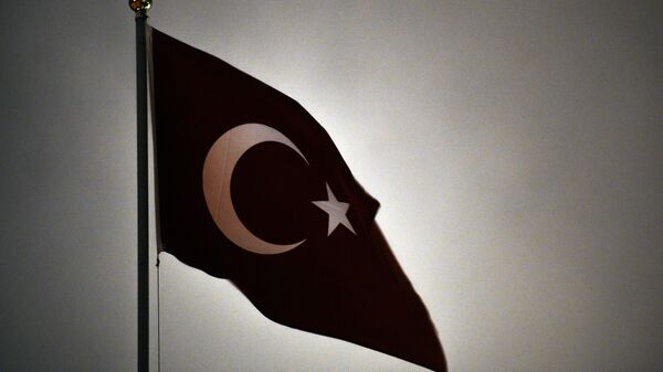 Флаг Турецкой Республики на здании посольства Турецкой Республики в Москве - Sputnik Абхазия