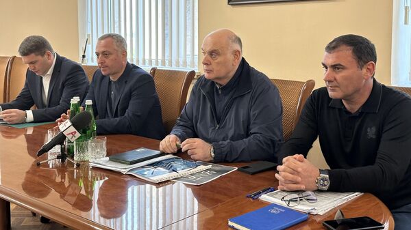 Президент Аслан Бжания провел выездное рабочее совещание в Администрации Очамчырского района - Sputnik Аҧсны