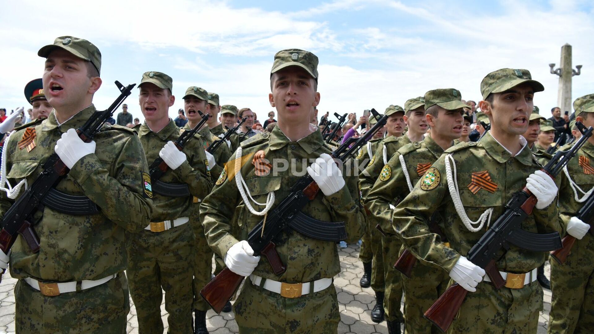 Военный парад, посвященный 78-й годовщине Победы в Великой Отечественной войне прошел в Сухуме  - Sputnik Абхазия, 1920, 09.05.2023