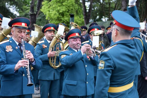 Шествие проходило в сопровождении военно-духового оркестра Министерства обороны Абхазии. - Sputnik Абхазия