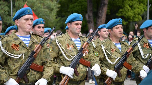 Военный парад, посвященный 78-й годовщине Победы в Великой Отечественной войне прошел в Сухуме - Sputnik Абхазия