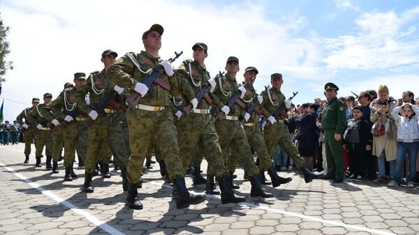 Военный парад, посвященный 78-й годовщине Победы в Великой Отечественной войне прошел в Сухуме - Sputnik Аҧсны