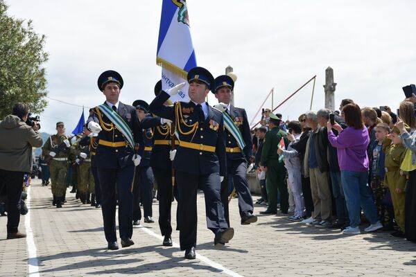 Военный парад принимал министр обороны республики Владимир Ануа. - Sputnik Абхазия