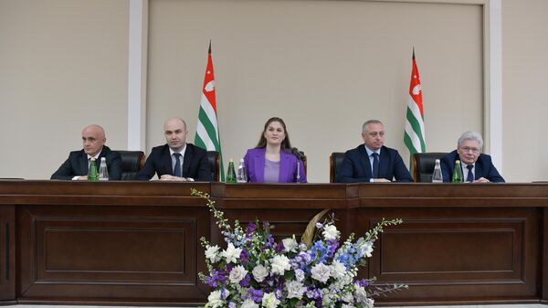 Торжественное заседание посвященное 100-летию судов - Sputnik Абхазия