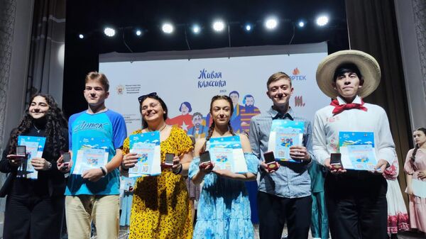 Школьники из Абхазии вышли в финал конкурса чтецов Живая классика в Артеке - Sputnik Аҧсны