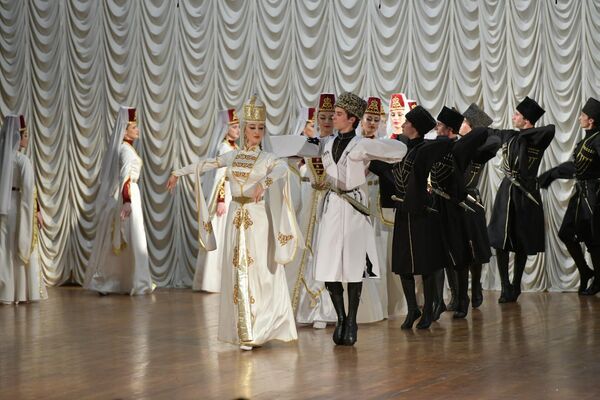В программе были различные танцы народа Кавказа, а также осетинский танец &quot;Симд&quot; - Sputnik Абхазия