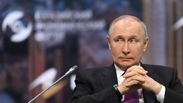 Президент РФ В. Путин принял участие в пленарном заседании ЕЭФ - Sputnik Абхазия