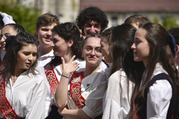 Последний звонок во второй средней школе  - Sputnik Абхазия