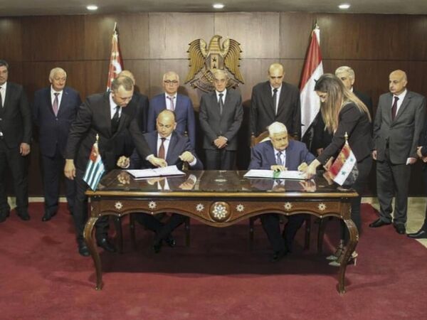 Даур Кове и Валид Аль Муаллем подписали Соглашение между Правительством Республики Абхазия и Правительством Сирийской Арабской Республики Даур Кове и Валид Аль Муаллем подписали Соглашение между Правительством Республики Абхазия и Правительством Сирийской Арабской Республики - Sputnik Абхазия