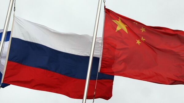 Государственные флаги России  и Китая - Sputnik Абхазия