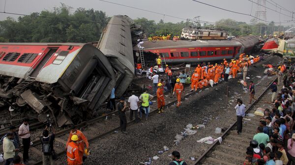 Последствия крушения поезда в индии - Sputnik Аҧсны