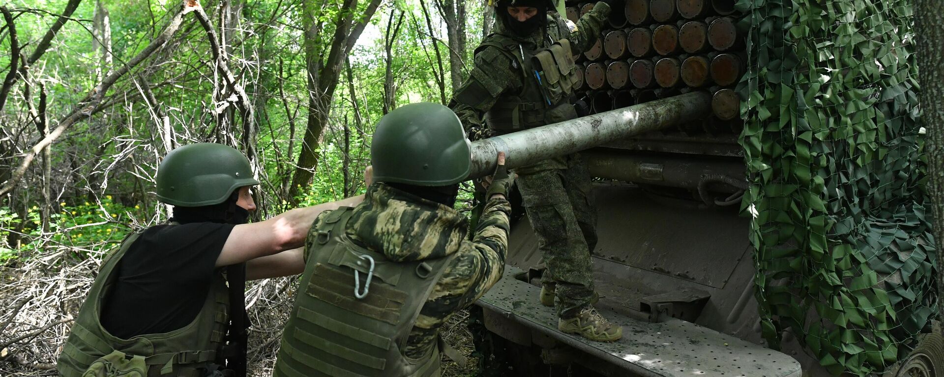 Боевая работа расчетов РСЗО Торнадо-Г 1-й гвардейской танковой армии ЗВО в ЛНР - Sputnik Аҧсны, 1920, 03.08.2023