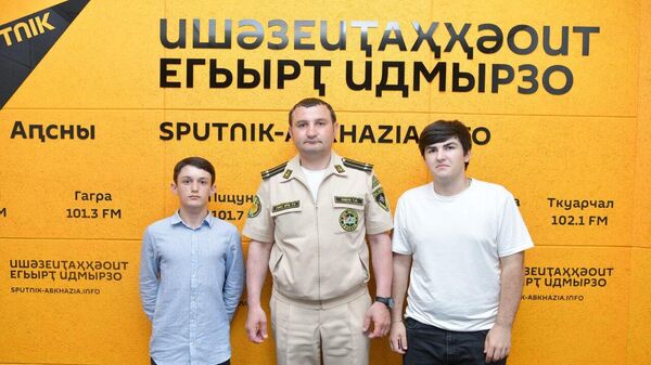 Юные спасатели тонущего ребенка: сразу побежали на крик о помощи  - Sputnik Абхазия