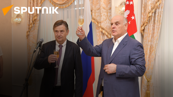 Мира и процветания: День России отметили в Абхазии - Sputnik Абхазия