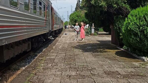 Из-за ливней что прошли ночь движение поездов приостановлено  - Sputnik Абхазия