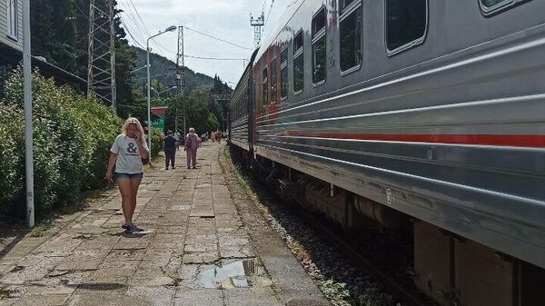 Из-за ливней что прошли ночь движение поездов приостановлено  - Sputnik Абхазия