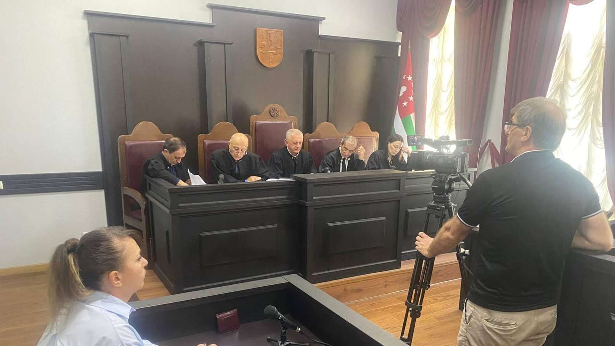 В районном суде рассматривается иск гражданина петрова к компании столы и стулья