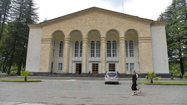 Дворец культуры города Ткуарчал  - Sputnik Абхазия
