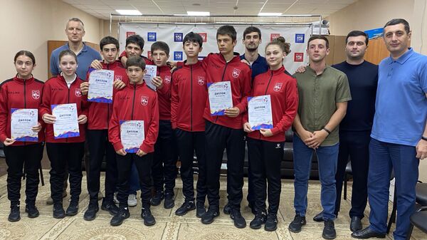 Вручение дипломов команде спортсменов, представлявших Республику Абхазия на VII Всемирные игры юных соотечественников - Sputnik Аҧсны