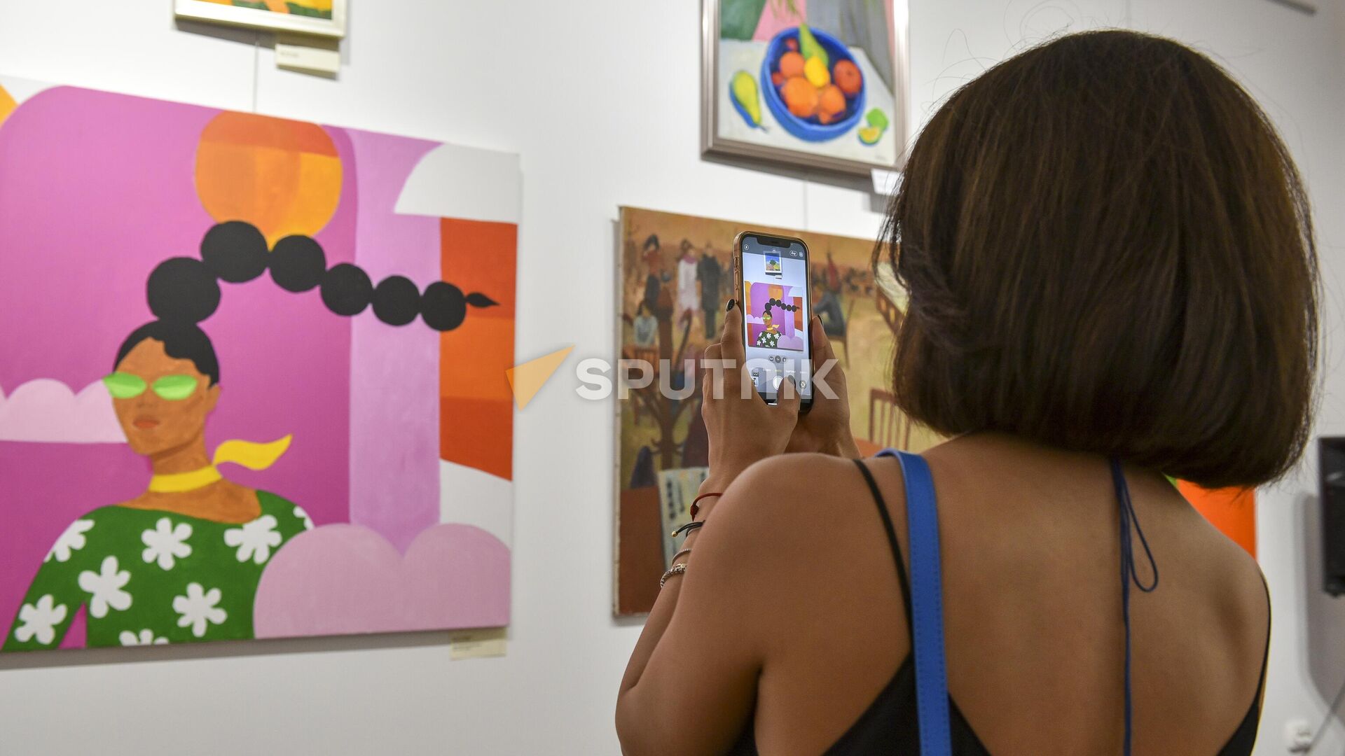 Выставка современного искусства Упала в краску художницы Марии Пилия открылась в ЦВЗ - Sputnik Абхазия, 1920, 22.06.2023