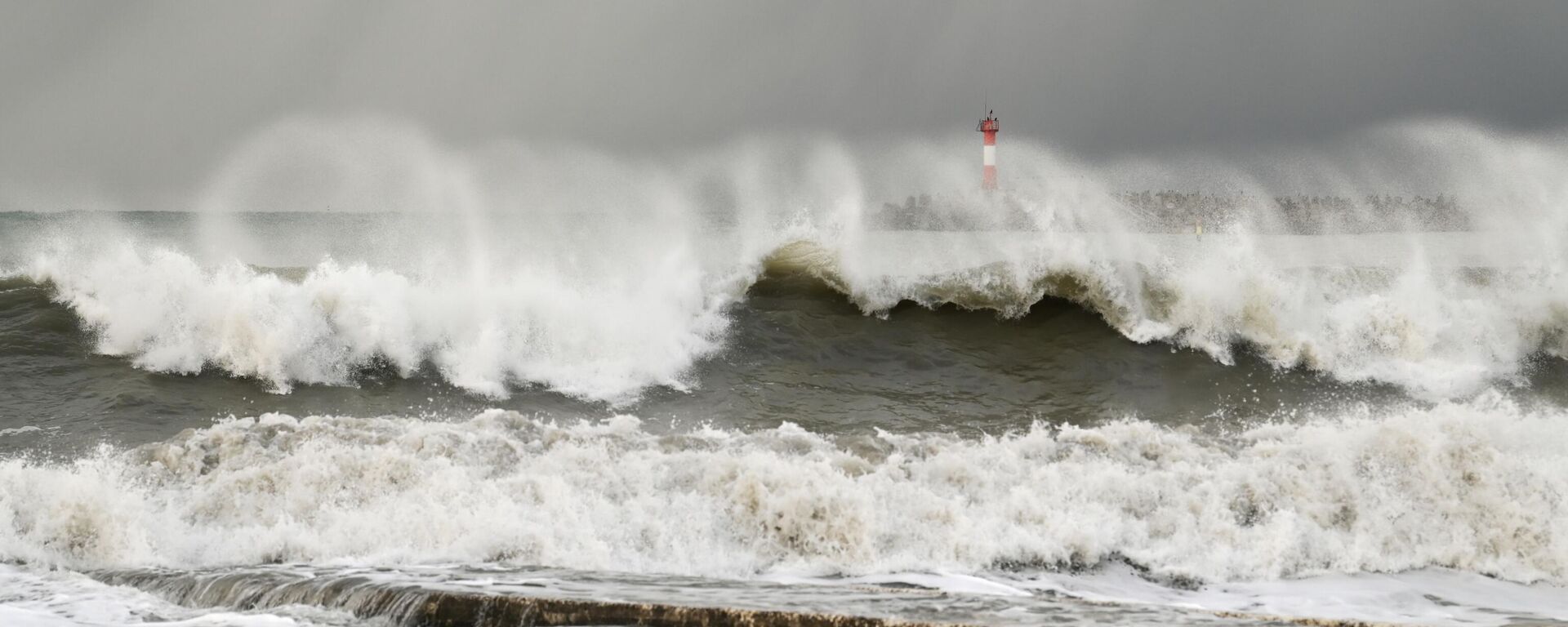 Шторм в Сочи - Sputnik Абхазия, 1920, 06.12.2025