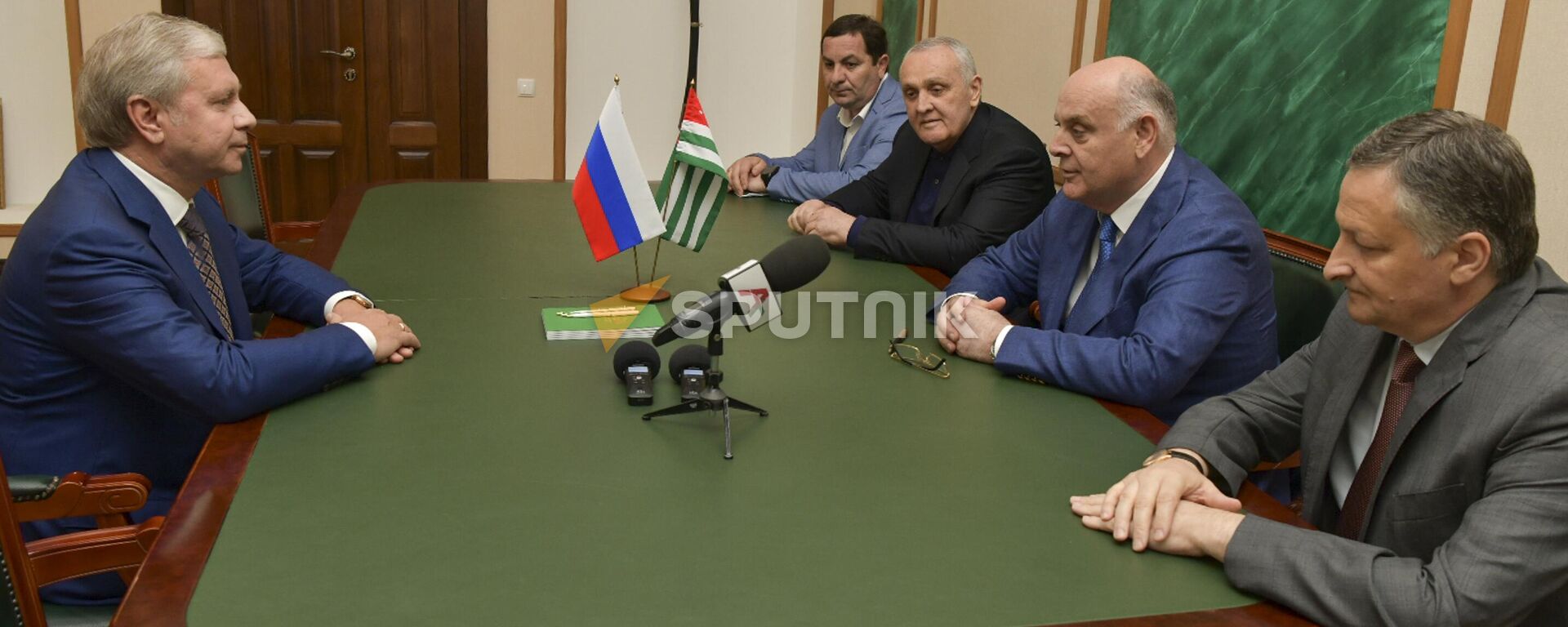 Президент Аслан Бжания принял министра правительства Москвы Сергея Черемина - Sputnik Аҧсны, 1920, 07.07.2023