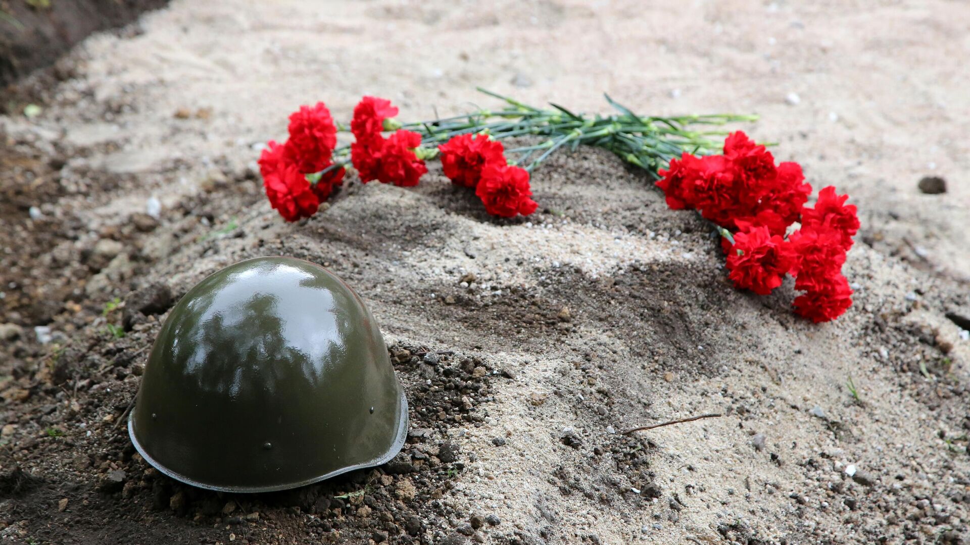Церемония перезахоронения останков безымянного солдата, погибшего в годы ВОВ - Sputnik Аҧсны, 1920, 09.07.2023