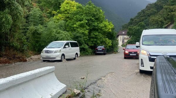 Затопленная дорога в Гагре - Sputnik Абхазия