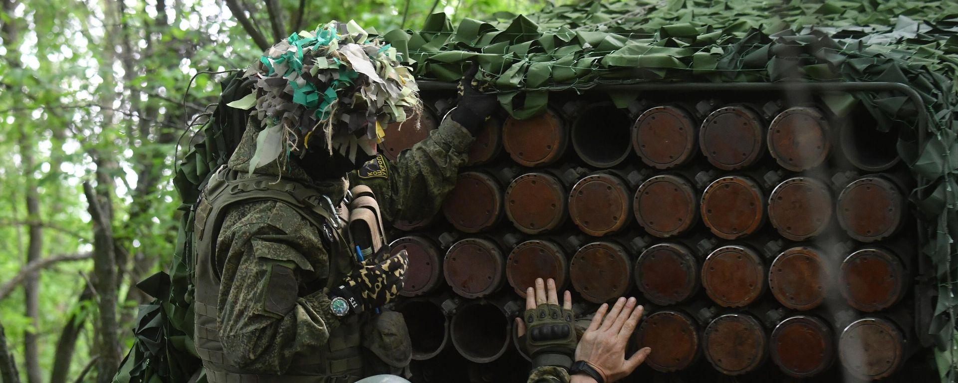Боевая работа расчетов РСЗО Торнадо-Г 1-й гвардейской танковой армии ЗВО в ЛНР - Sputnik Аҧсны, 1920, 29.08.2026