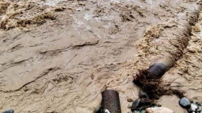 Водопроводная труба через реку Келасур была повреждена в результате ливня в Сухуме