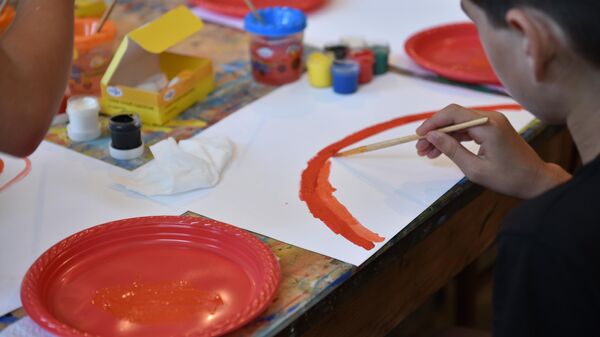 Первый мастер- класс по живописи для детей с ограниченными возможностями здоровья в рамках акции Лето с Ашана.  - Sputnik Аҧсны