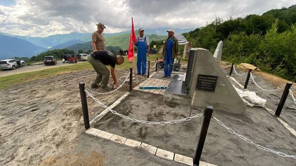  Реконструкция памятника советским воинам на перевале Пыв  - Sputnik Аҧсны