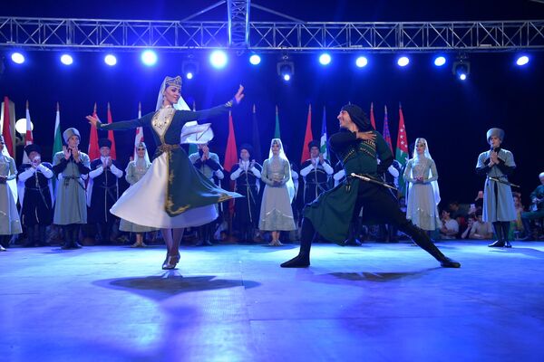 Национальные танцы в исполнении Государственного ансамбля &quot;Кавказ&quot;. - Sputnik Абхазия