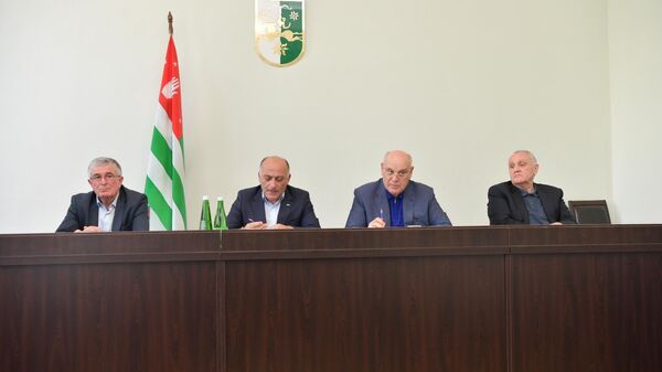 Президент Абхазии провел выездное совещание по итогам проделанной работы за полугодие Гудаутского района  - Sputnik Аҧсны