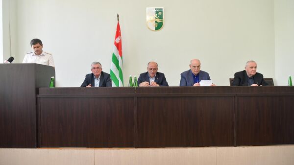 Президент Абхазии провел выездное совещание в Гудаутском районе по итогам проделанной работы за полугодие. - Sputnik Абхазия