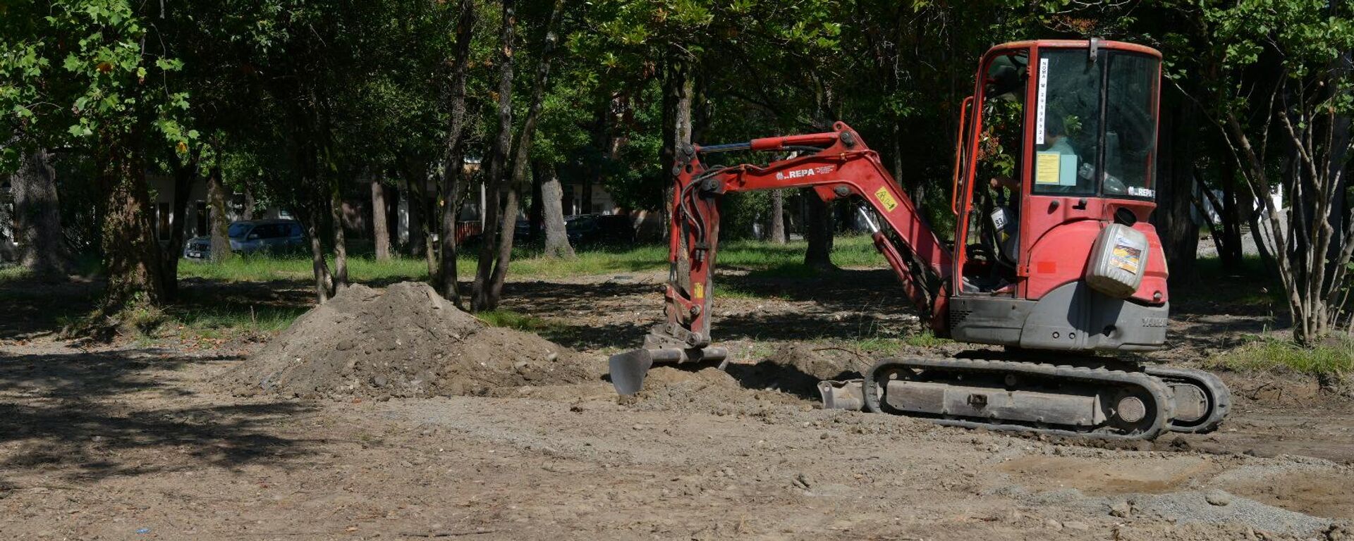 Ремонтно-восстановительные работы ведут в парке имени Тараса Шамба - Sputnik Абхазия, 1920, 21.08.2025