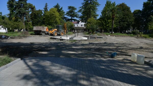 Ремонтно-восстановительные работы ведут в парке имени Тараса Шамба - Sputnik Абхазия