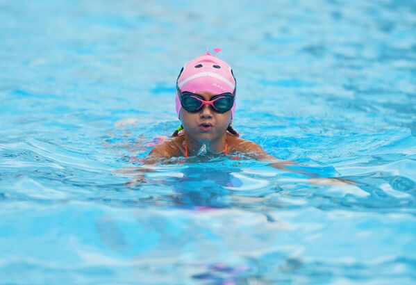 Соревнования по плаванию для детей были организованы Государственным комитетом по делам молодежи и спорта. - Sputnik Абхазия