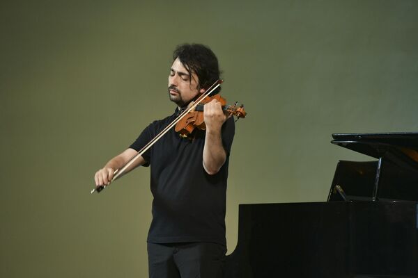 Скрипач Даниил Коган на Пицундском фестивале классической музыки. - Sputnik Абхазия