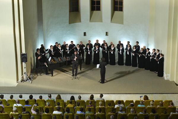 31 июля в Пицундском храме открылся Международный фестиваль классической музыки. - Sputnik Абхазия
