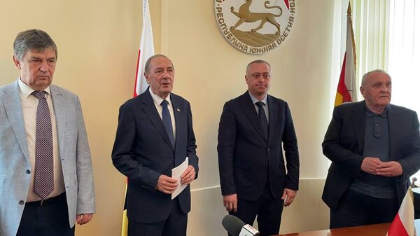 Вице-президент Бадра Гунба посетил посольство Южной Осетии в Абхазии - Sputnik Аҧсны