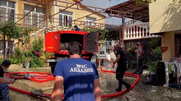 Пожар в здании частного гостевого дома  - Sputnik Абхазия